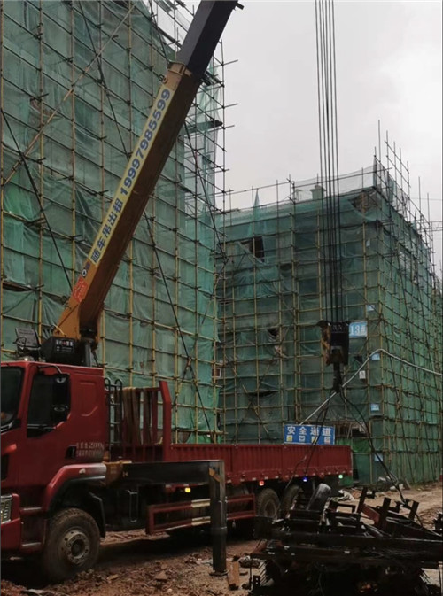 高州市“慢工细活”—— 吊车的 “微动控制” 技术