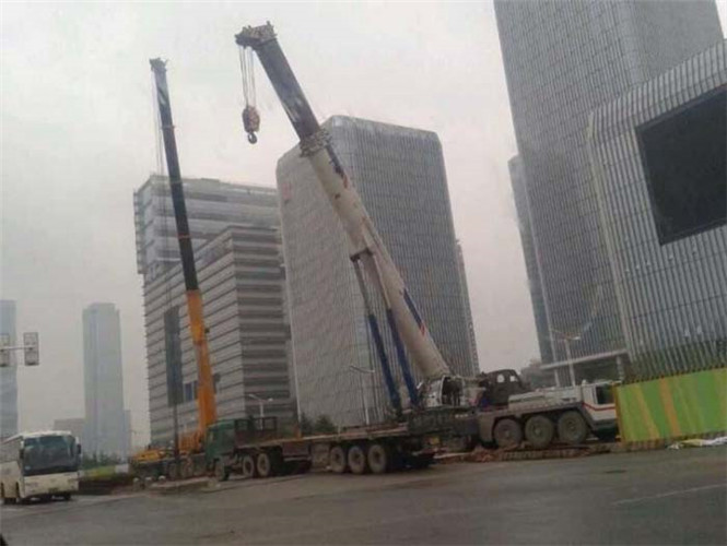 高州市“自动找平”—— 吊车的 “平地神器” 技术
